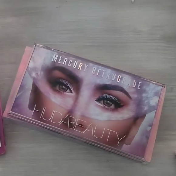 HUDA BEAUTY Other - HUDA BEAUTY Mercury Retrograde Eyeshadow Palette - Pink Purple